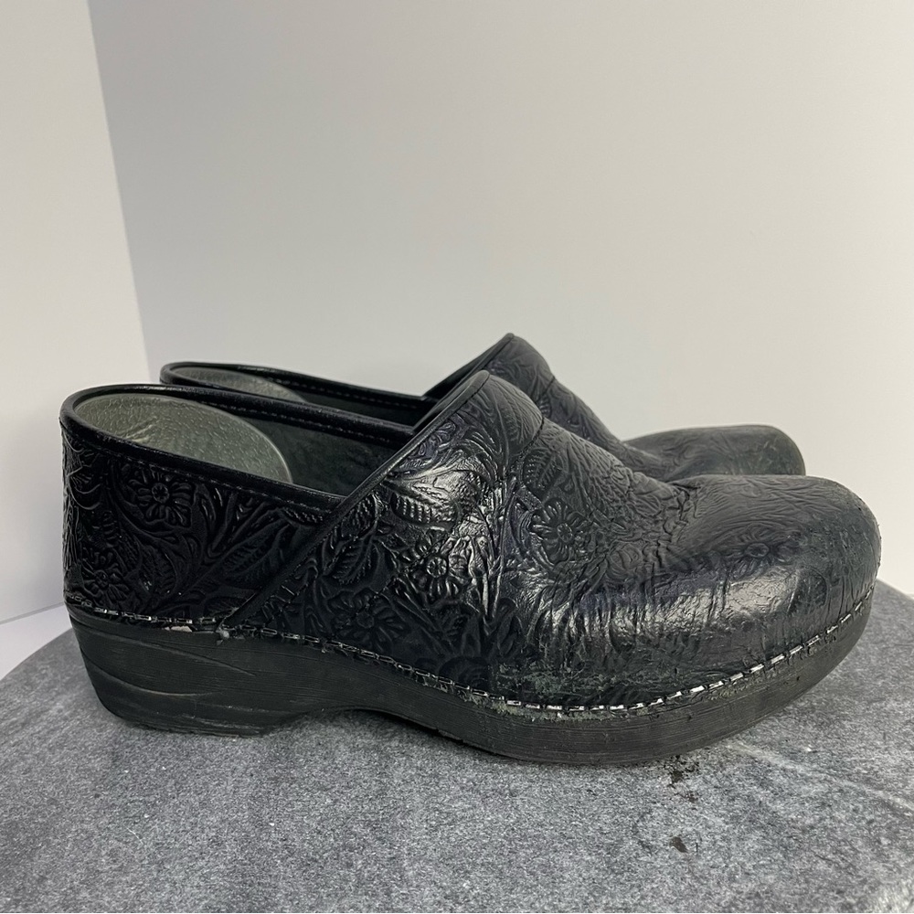 Dansko Black Tooled Leather Slip On Clogs Professional XP 2.0 Size 39